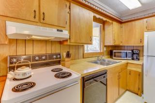 4 Bed 2 Bath Vacation home in Whittier - Whittier - 1