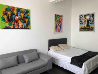 Trendy Art Studio Apartment,Maboneng Joburg - Johannesburg - 6