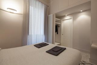 Room222 - stylish room La Spezia Old Town - 5' station to Cinque Terre - La Spezia - 8