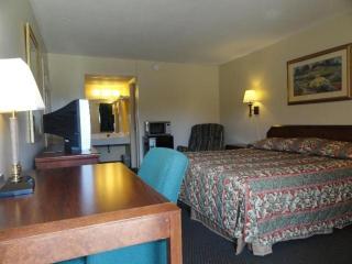 Red Carpet Inn (formerly Royal Inn) - Terre Haute - 8