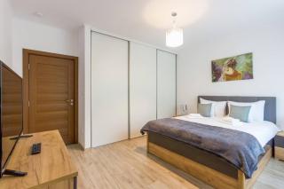 Spacious and Quiet 2 Bedroom Apartment - 9