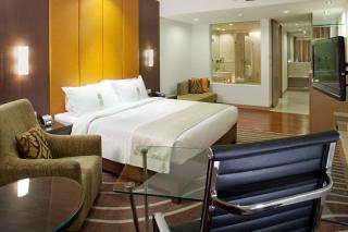 Holiday Inn Mumbai International Airport by IHG - Bombay - 3