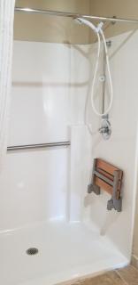 Cobblestone Inn & Suites - Lake View - 3