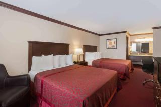 Days Inn by Wyndham Auburn - Auburn - 1
