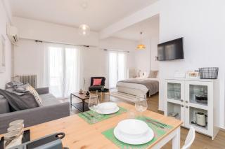 Wide Comfy Studio Apartment Centrally Located In Thissio - 0