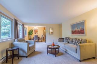 the Romeo, Best Area, 2 Bedrooms, WD, Jacuzzi Bath, No Stairs, New Carpet, 825sf - Tacoma - 0