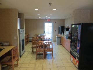 Microtel Inn & Suites by Wyndham Colfax - Colfax - 1