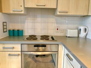 2 Bedrooms Modern Apartment, Lounge, Full Kitchen, Balcony, 5 minutes Stratford Station - Londra - 5
