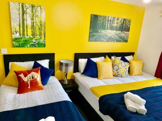 2 Bedrooms Modern Apartment, Lounge, Full Kitchen, Balcony, 5 minutes Stratford Station - Londra - 0