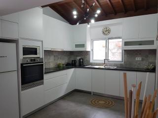 Join our relaxed house near the beach - Mosteiros - 4