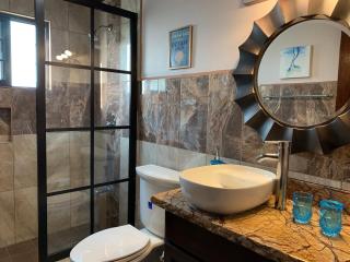 Bay Towers - Caye Caulker - 1