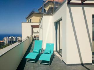 Two Bedroom Apartment with Balcony and Gorgeous view over the Atlantic - 0