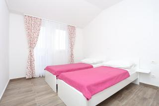 Seaside family friendly house with a swimming pool Slatine, Ciovo - 17231 - Slatine - 4