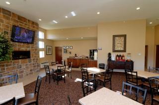 Cobblestone Inn & Suites Fort Madison - 4
