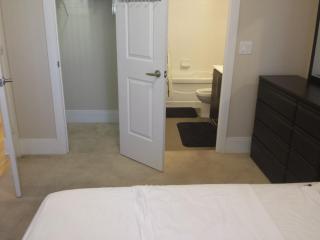 SPECTACULAR VIEW, 2 BEDROOMS FURNISHED CONDO and BEST LOCATION - Mississauga - 8