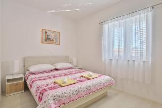 Apartments Mica - Vrsi - 2