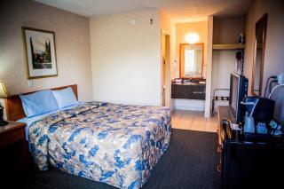 Langley Hwy Hotel - 7