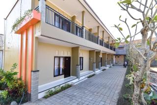 RedDoorz Plus near Jalan Imam Bonjol Denpasar - Seminyak - 0