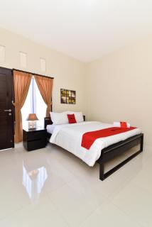 RedDoorz Plus near Jalan Imam Bonjol Denpasar - Seminyak - 4