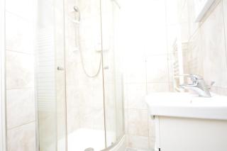 London Deluxe Four Bedroom House - Dagenham - 3