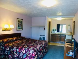 Mountain Country Motor Inn - Branson West - 1