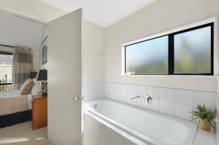 Suburb Retreat - Queenstown - 1