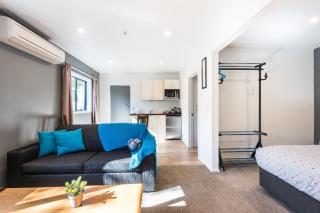 Modern Private Apartment - 9