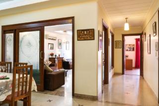 Spacious 4BR Home in Kailash Colony South Delhi near Nehru Place business district - 1