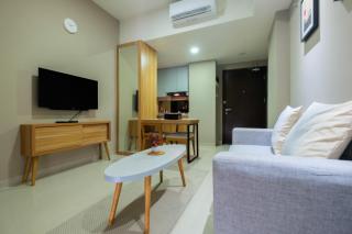 Best Location 1BR Apartment Mustika Golf Residence By Travelio - Bekasi - 5