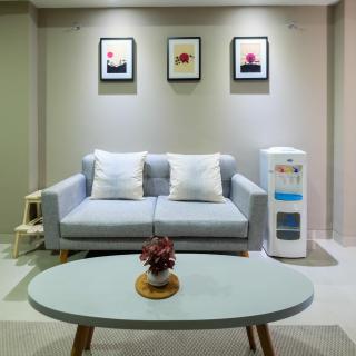 Best Location 1BR Apartment Mustika Golf Residence By Travelio - Bekasi - 4