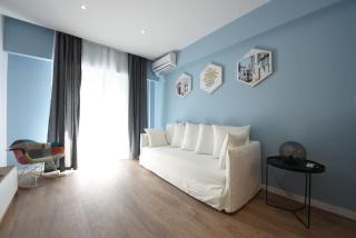 3 mins walking from Acropolis - 7