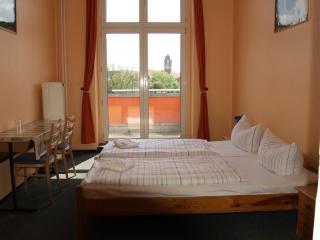 Happy Go Lucky Hotel + Hostel - Berlino - 1
