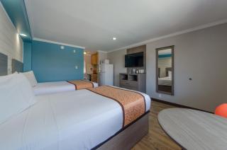 Dolphin Inn - 1