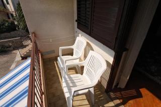 Apartments by the sea Maslinica, Solta - 775 - 4