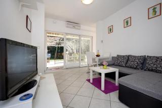 Apartments with parking space Porec - 2216 - 1