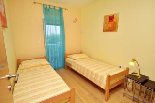 Apartments by the sea Njivice, Krk - 5295 - 2