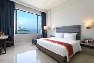 Hompton Hotel by the Beach - 3