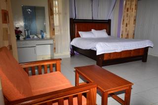 Tommy's Airport Lounge - Nairobi - 8