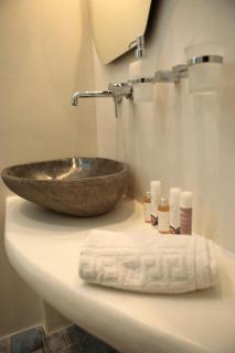 Naxos Petite Studios - 2