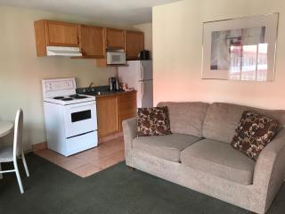 SlumberLodge Hotel - 1