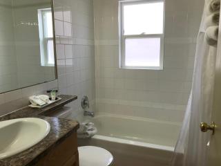 SlumberLodge Hotel - 3