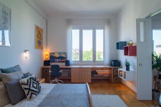 Bright top floor apartment near downtown - 9