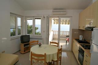 Apartments by the sea Brela, Makarska - 13052 - 1
