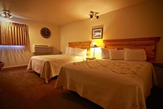Yellowstone Village Inn and Suites - Gardiner - 4