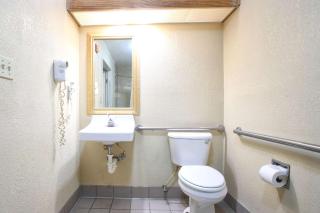 Econo Lodge Hillsboro I-35 - Hillsboro - 1