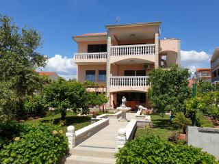 Tiho i Slađana apartments - Brodarica - 9