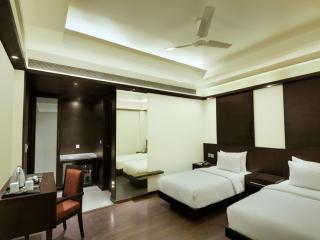 Hotel Godwin Deluxe Near New Delhi Railway Stn Offers Free Airport Pick-up - New Delhi - 9