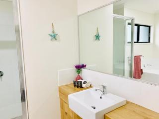 AIRLIE BEACH Delight. Hop, skip jump to everything - Cannonvale - 3