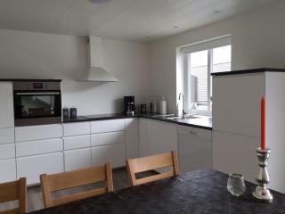 Private Spacious Home in City Center - Klaksvík - 6
