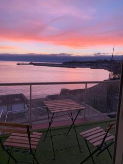 UN BALCON SUR LA MER, ACCES DIRECT A LA PLAGE - Granville - 2